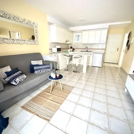 Daire Huge Sunny Terrace & Pool By Deihu Experiences Los Cristianos (Tenerife)